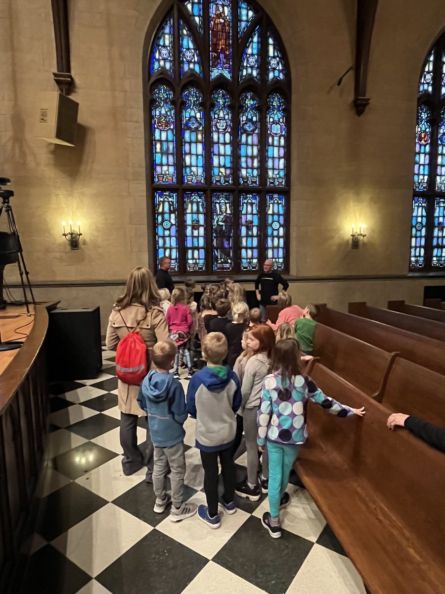 Sheiladokter's tweet photo. Thank you @HopeCollege for welcoming the first graders from Holland Christian to Dimnent Chapel today! …We experienced such holy moments of worship. https://t.co/WAGAm9myWx