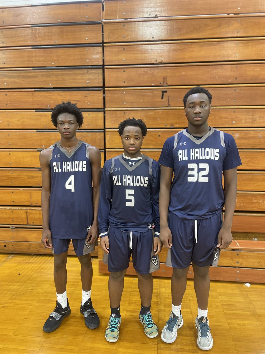 Our All Hallows Varsity Gaels Defeat Salesian to advance to the 2nd round of the playoffs with a final score of 69-39☘️🏀
Players of the Game:
Souleyman Traore 
18pts 12rebs 2blks 
Ahmed Cisse 
17pts 11rebs 4stls
Jeremy Bowers 
9pts 12assist 4steals