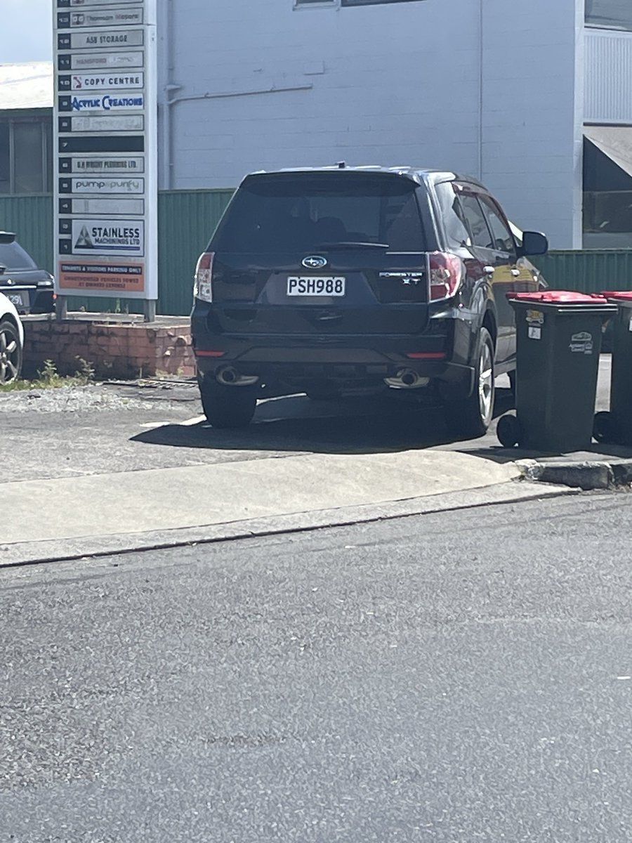 Hi ⁦<a href="/AklTransport/">Auckland Transport</a>⁩ could I please have a warden to Olive rd, Penrose? Multiple vehicles parked over footpath all along the western side. Thanks