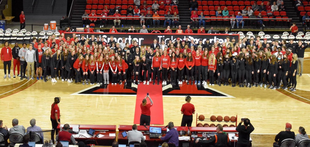 Tonight we celebrated the more than 500 student-athletes who earned a 3.0 GPA or higher &amp; helped achieve the 36th straight semester of a more than 3.0 departmental GPA!

Thank you for the commitment to our mission of Graduating Champions!🎓🏆

#RiseUpRedHawks #GraduatingChampions