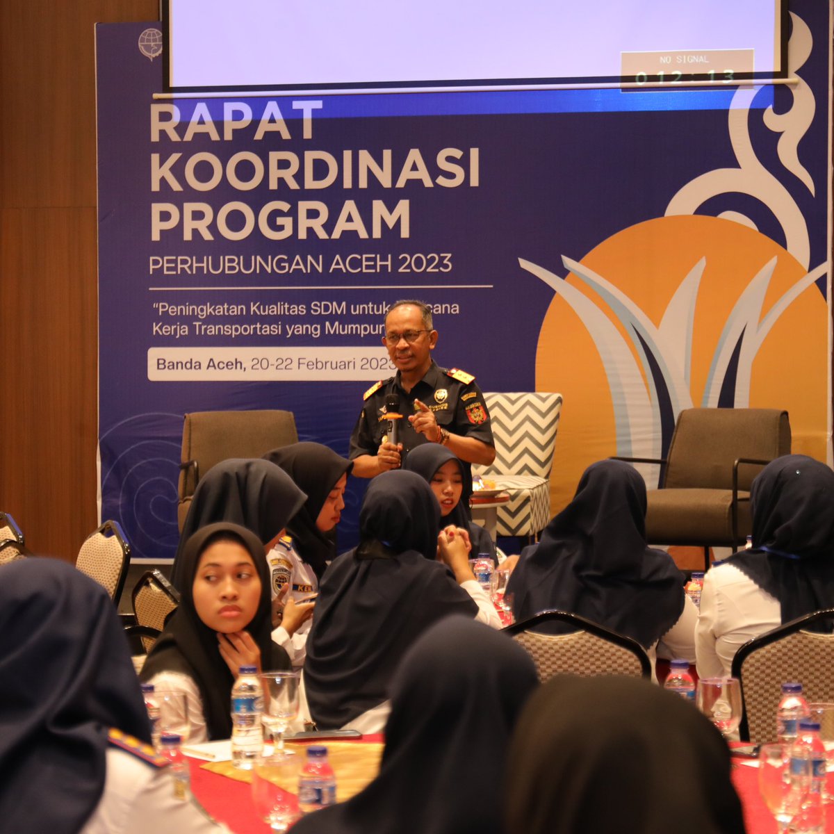 dishub_aceh's tweet photo. Para peserta rapat koordinasi program perhubungan Aceh tahun 2023 mengikuti dan mendengar paparan dari pemateri yang cukup kompeten di bidangnya. https://t.co/po9qYdqlqk