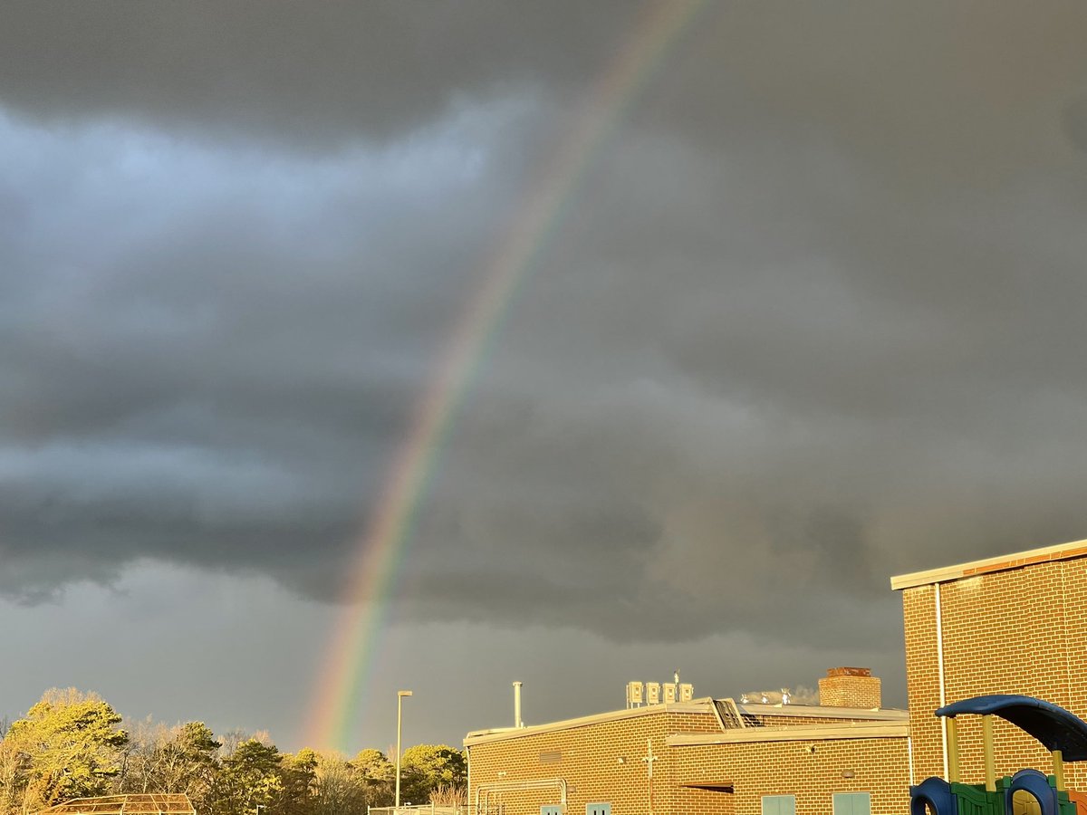 PrincipalMPES's tweet photo. 🐾🦁 What a nice picture from our parking lot! 🐾🦁 #wearemillpond https://t.co/9Sgl8jhmoJ