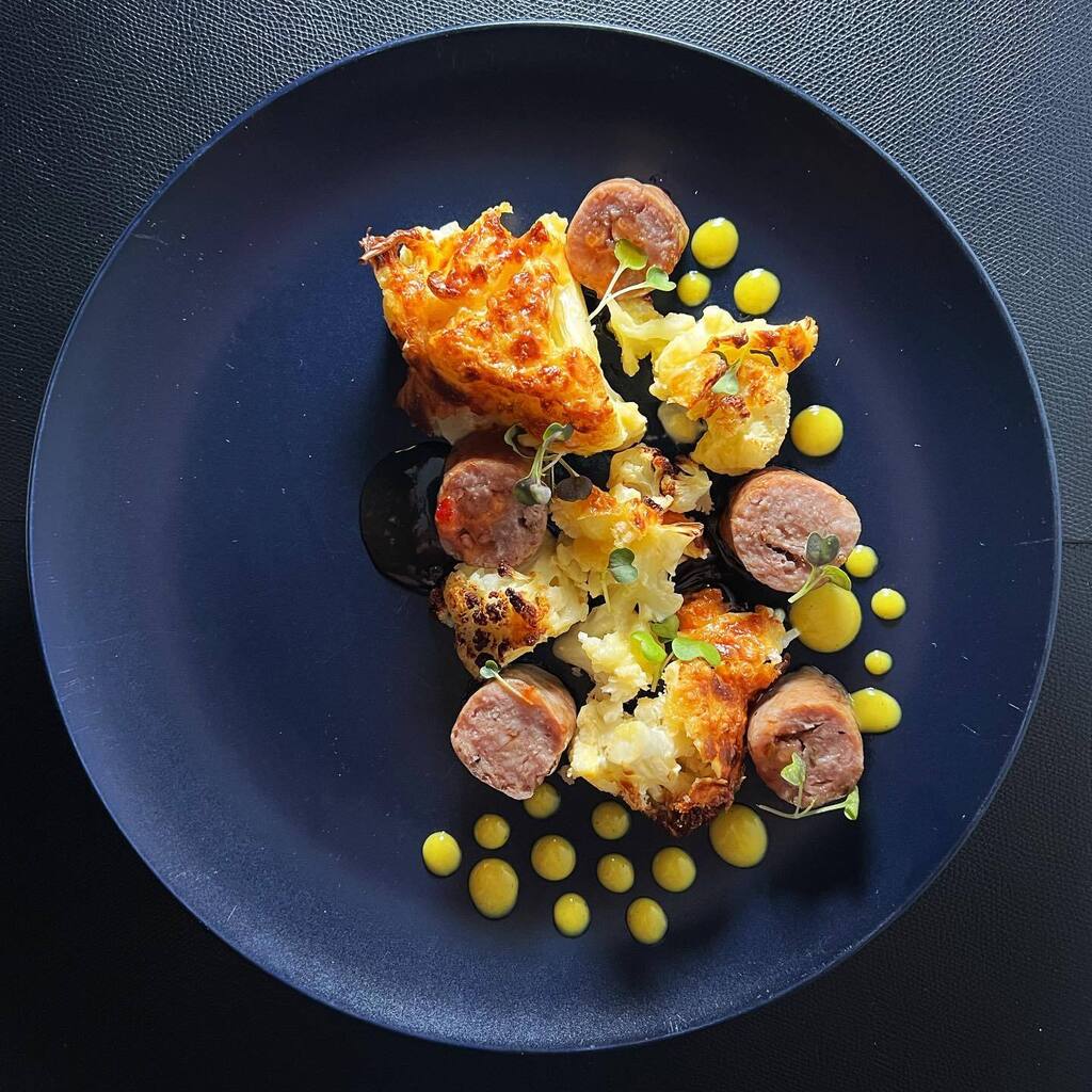 yeocancook's tweet photo. Cauliflower Gratin, Fennel Sausage, Microgreens, Mustard, Sweet Thai Chili Sauce 

#homecooking #cauliflower #cauliflowergratin #sausage #fennel #mustard #microgreens #chefsplateform #chefsplating #chefsplate #chefsofinstagram #foodplating https://t.co/5i6awGDFRX https://t.co/x7XnCKWzGd
