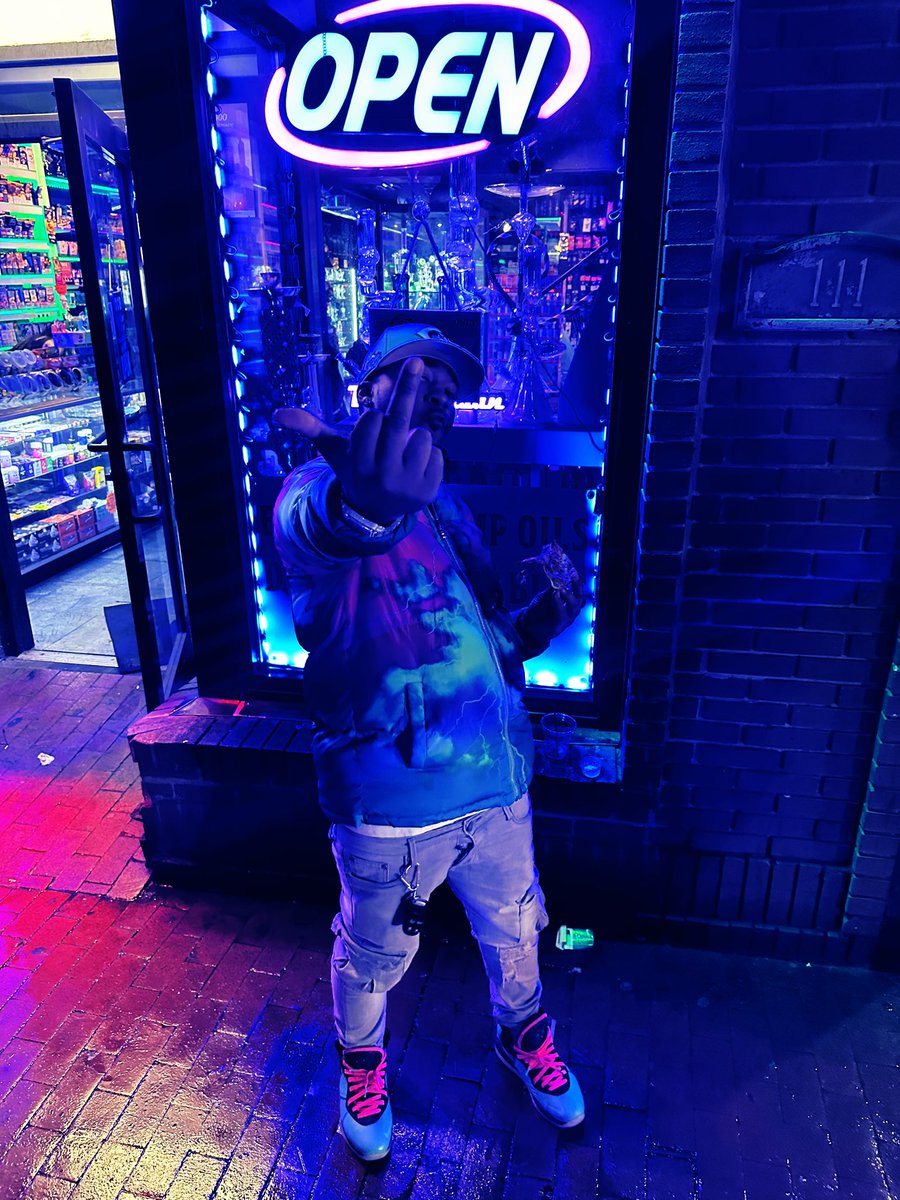 King_Spazz's tweet photo. D E T A I LS 🔮💜💞🎆🍬☔️🌸🦩🧠😈👾🫁🧞🧞‍♀️🕺🏽🌂🐽 https://t.co/HtHh2xWSA7