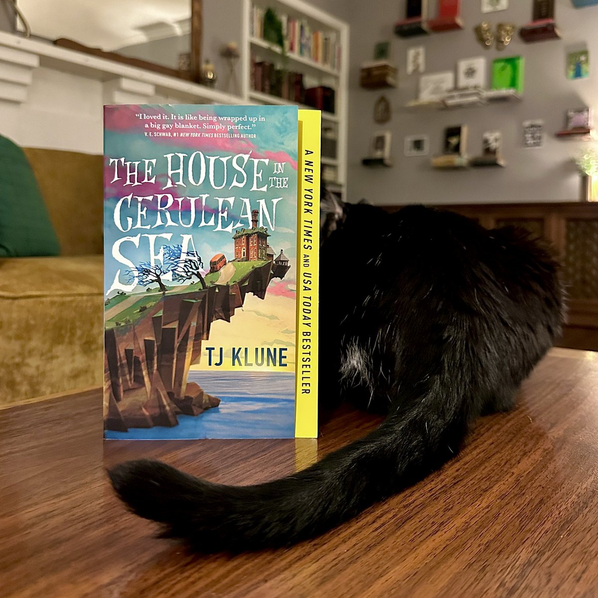 lit_wasted's tweet photo. Our Live Discussion for TJ Klune’s #TheHouseintheCeruleanSea is this Wednesday, February 22nd at 7:30 PM C / 8:30 PM E! Join us on Facebook or YouTube as we discuss this feel-good fantasy. See you at #bookclub! https://t.co/d3ZbnRUBHW