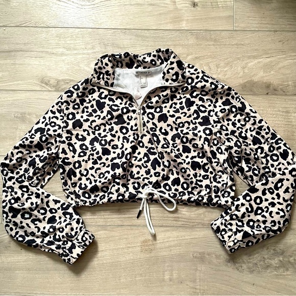 cclassyamaone's tweet photo. So good I had to share! Check out all the items I'm loving on @Poshmarkapp from @sunlitgardenn_ #poshmark #fashion #style #shopmycloset #forever21 #palmangels: https://t.co/jRqGyJMsUT https://t.co/OQnZCXW86s