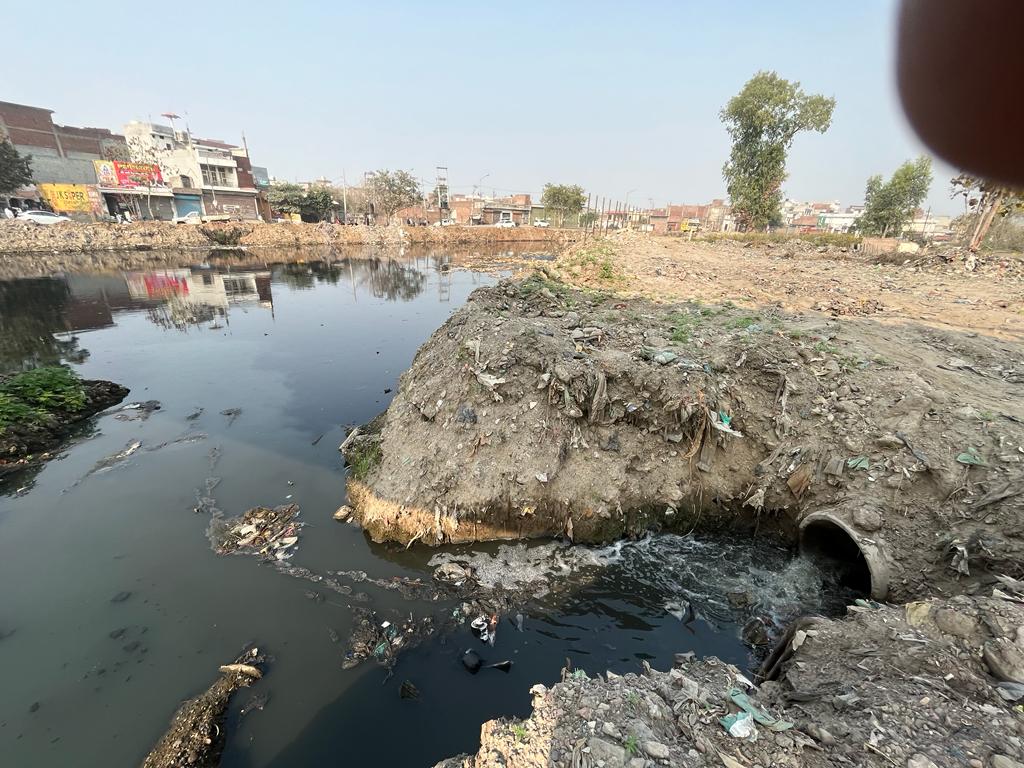Lakhanpal1Cm's tweet image. Ludhiana smart city ! Strategically, there is no release of polluted water in the sewer on Sunday being a holiday.  Maximum polluted water is released from 07.00 pm till 06.00 am. Inauguration of #JamalpurSTP was done on Monday morning. Clean #BuddhaDary a showpiece. Yet a Dream?
