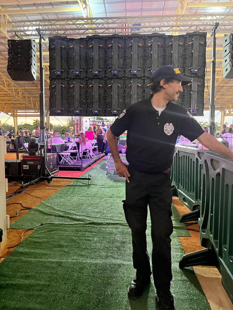 devine_security's tweet image. This is the only fighting Devine Security allows when they are on duty! #mundoboxing