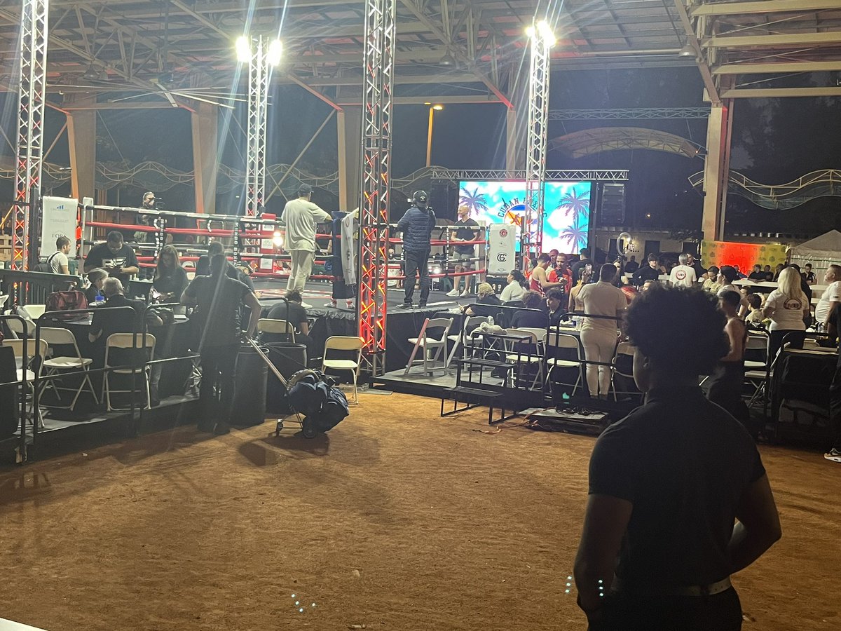 devine_security's tweet image. This is the only fighting Devine Security allows when they are on duty! #mundoboxing