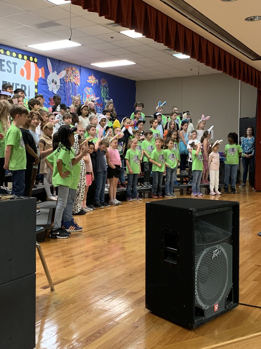 kimberley_paul's tweet photo. The cutest little 2nd grade pets ⁦@WSESWildcats⁩ put on a great show tonight! ⁦@KellerISD⁩ 💚💜 https://t.co/7D7SmVB5C8