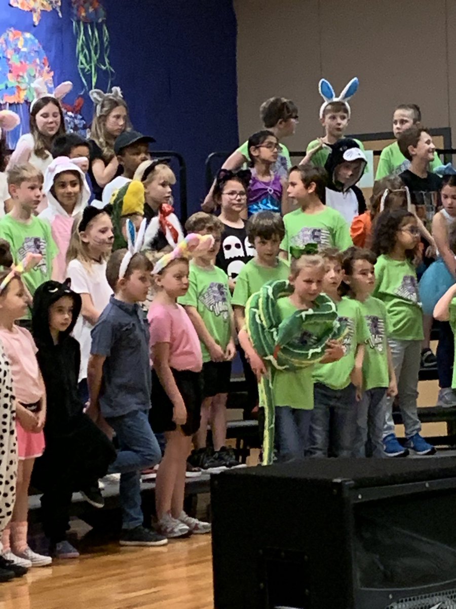 kimberley_paul's tweet photo. The cutest little 2nd grade pets ⁦@WSESWildcats⁩ put on a great show tonight! ⁦@KellerISD⁩ 💚💜 https://t.co/7D7SmVB5C8