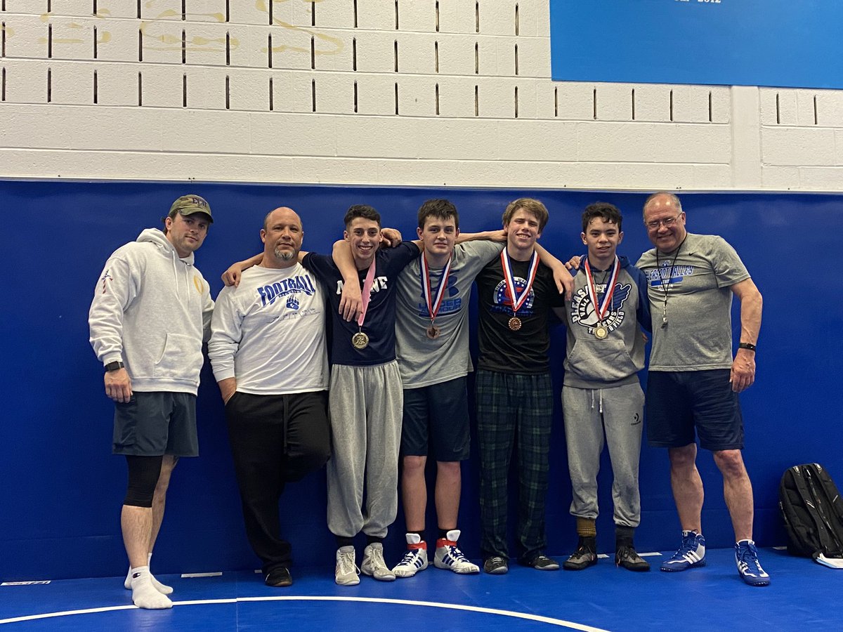 PVBearsWrest's tweet image. Our team had a small medal ceremony tonight for our JV district and Coal Cracker placers🏅#nunnystyle