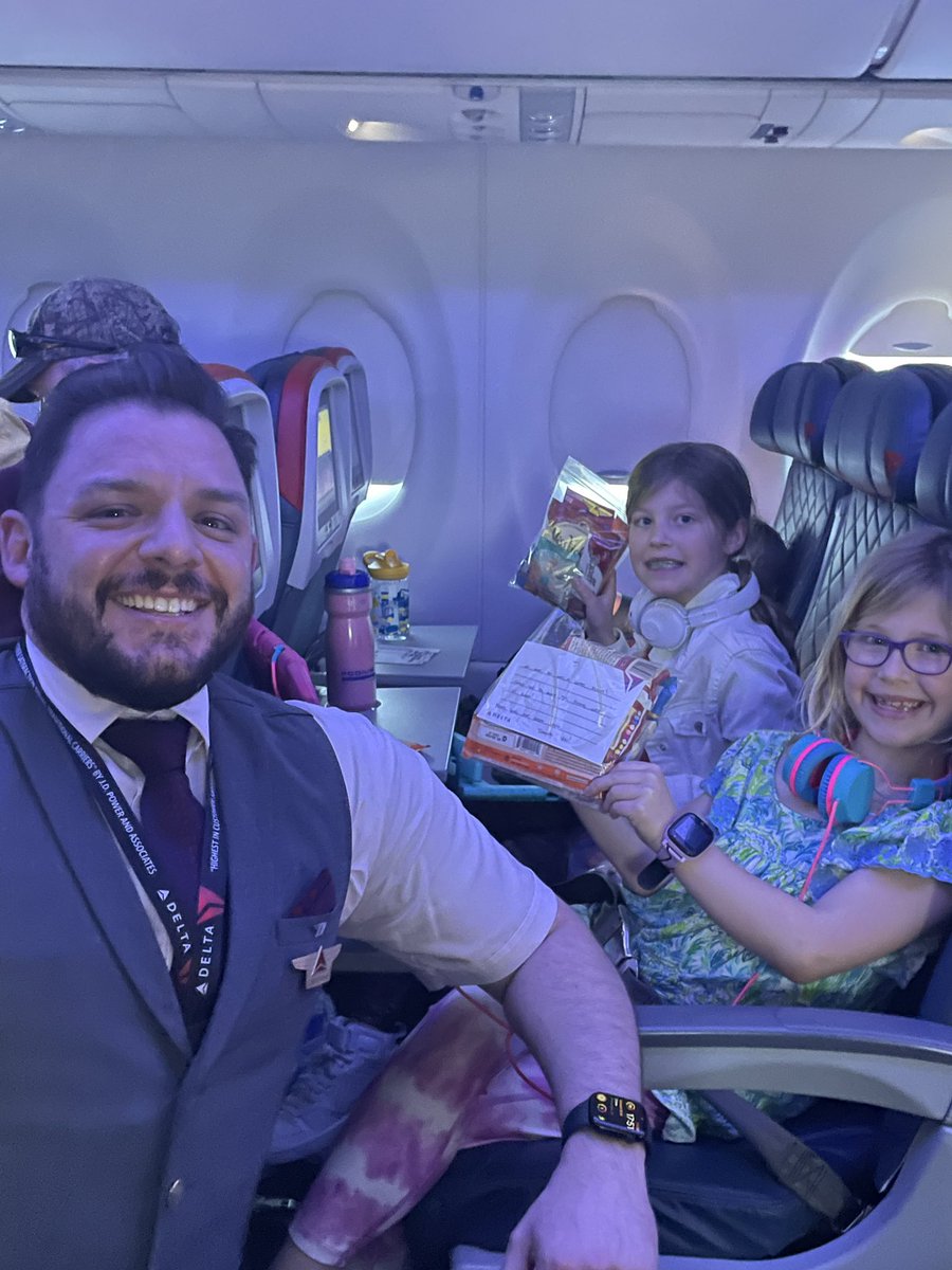 KateKirchner's tweet photo. @delta #1463 had the best flight crew, especially Christopher who gave our medallion kids special treats, and landing in the snowpocolapse on time @mspairport https://t.co/CLnza7TMIt