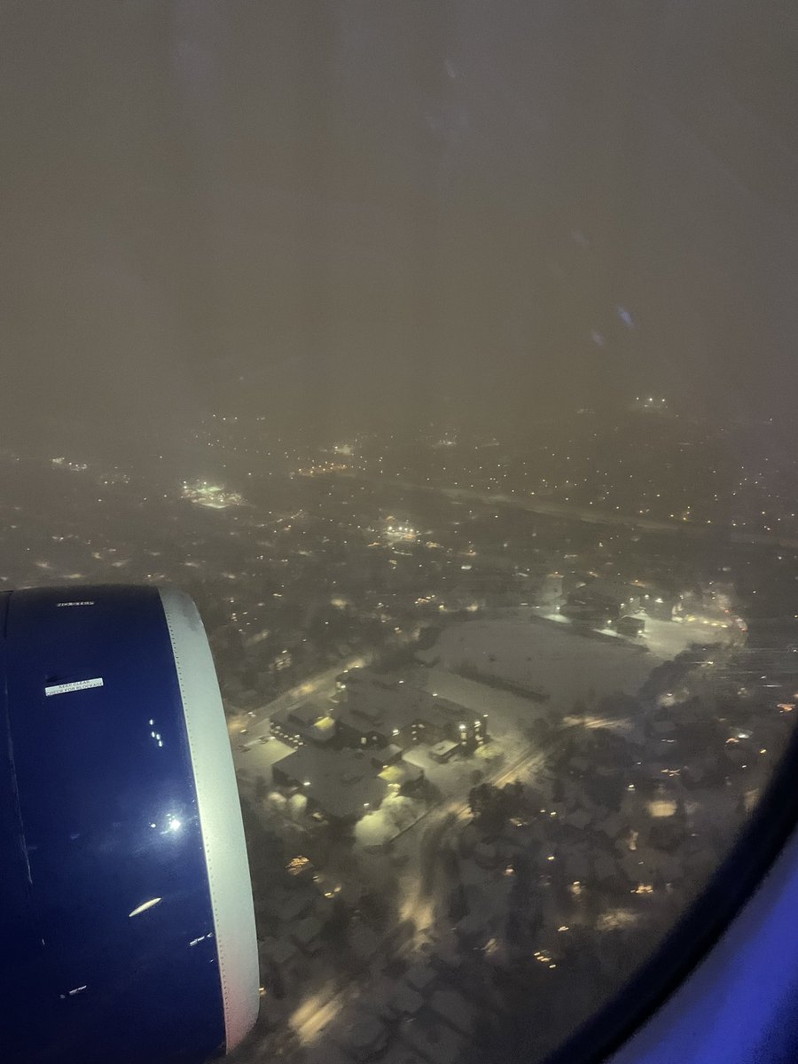KateKirchner's tweet photo. @delta #1463 had the best flight crew, especially Christopher who gave our medallion kids special treats, and landing in the snowpocolapse on time @mspairport https://t.co/CLnza7TMIt