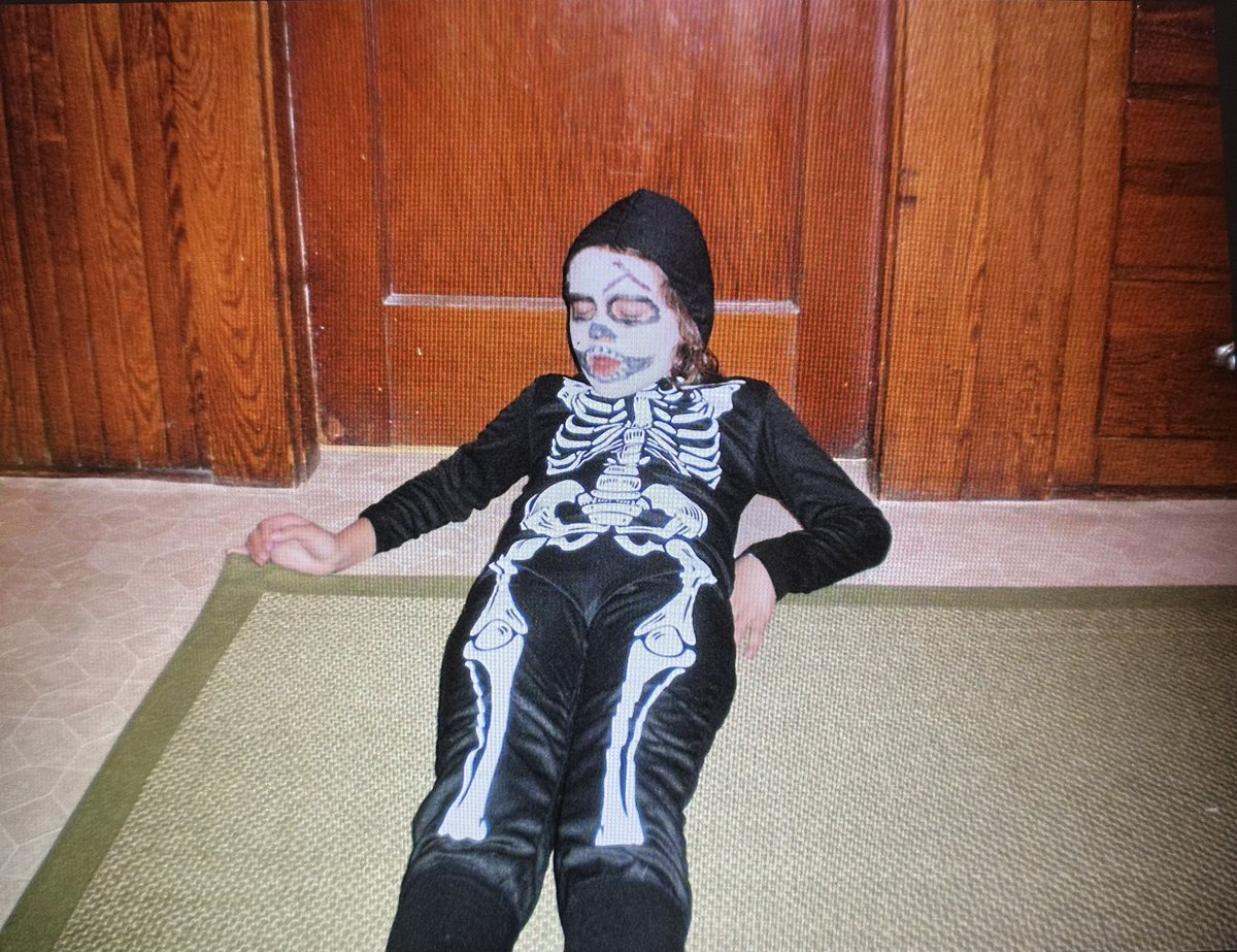 sarahhdilling's tweet photo. i was the og phoebe bridgers dupe https://t.co/iswC9ualdZ