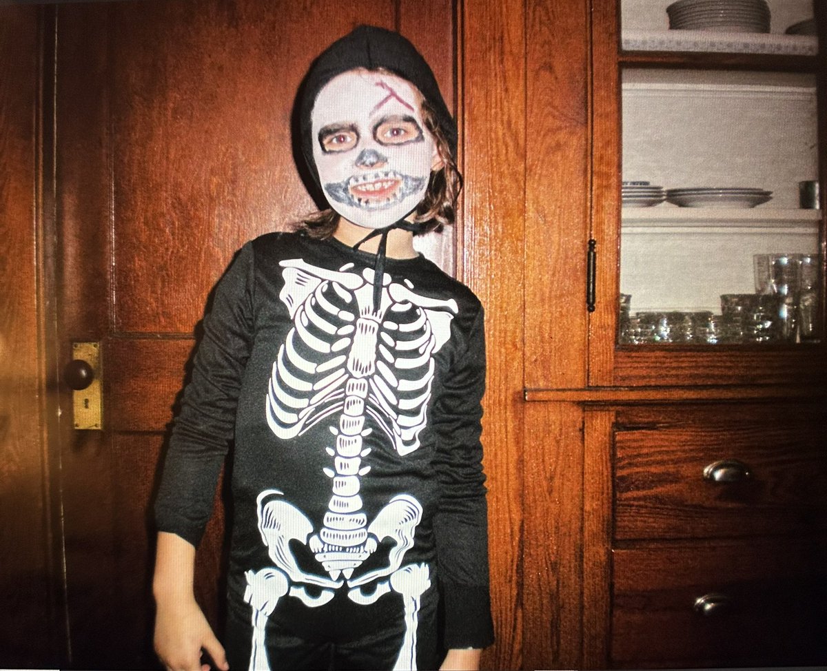 sarahhdilling's tweet photo. i was the og phoebe bridgers dupe https://t.co/iswC9ualdZ