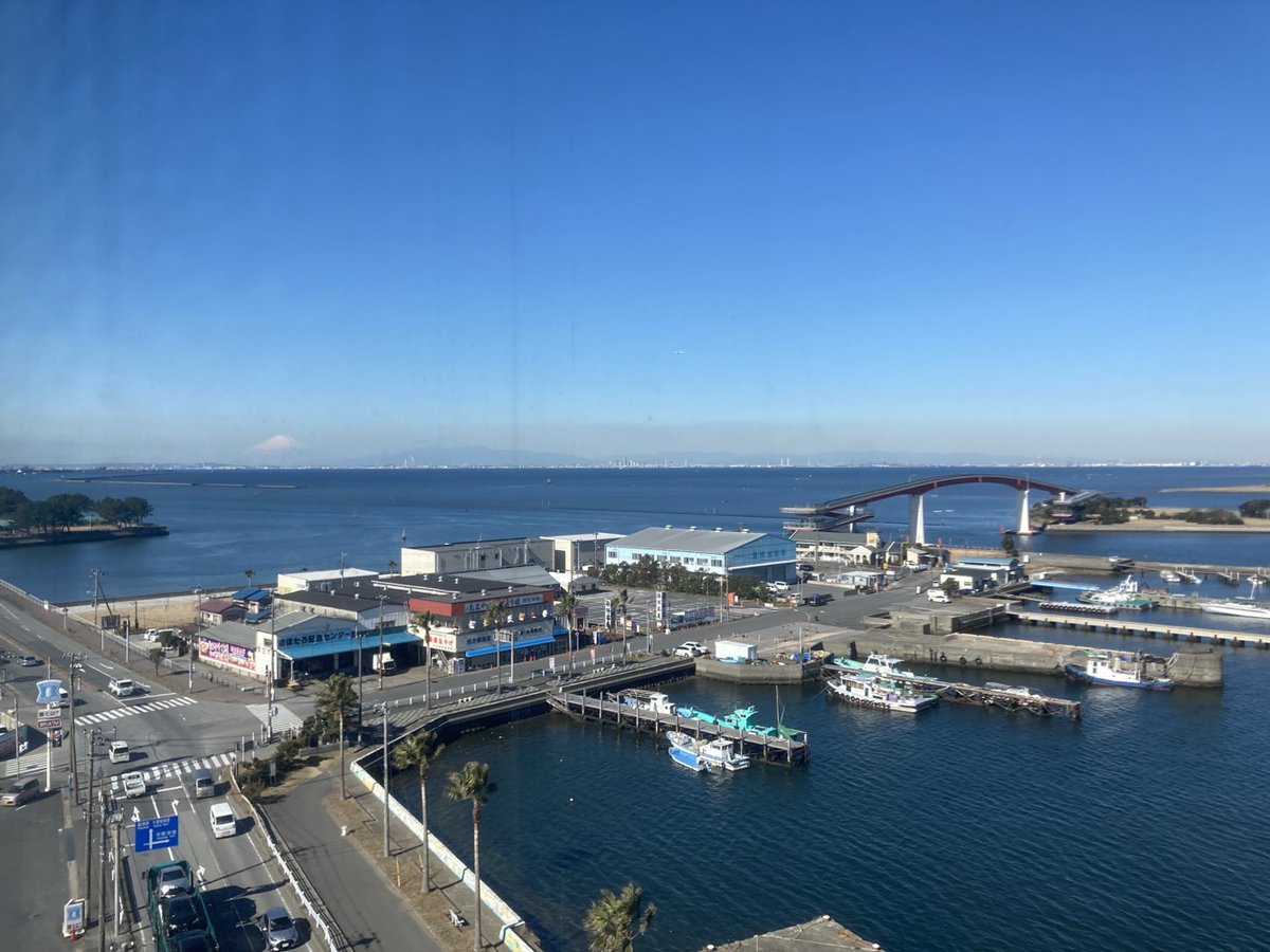 SunNonet's tweet photo. おはようございます。
さわやかで良いお天気ですね♪
本日も１１:３０より、一部新しいメニューに変更してランチはじめますょ～
皆様のご来店お待ちしております。
#イマソラ　#SunNonet 　#富士山 https://t.co/aQjHJ2K5YE
