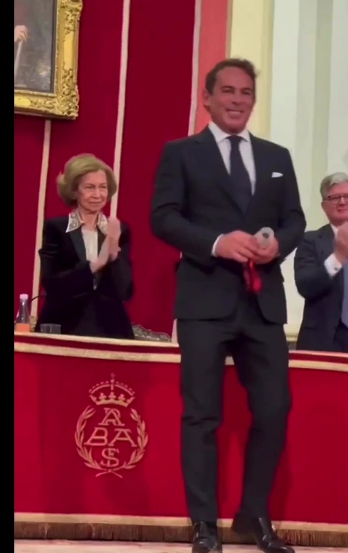 miguechiapaneco's tweet photo. #FormulaEspectacular:
¡El Empresario mexicano #EugenioLopez recibió el #PremioIberoamericanoMecenazgo2023 en manos de la #ReinaSofíaDeEspaña! El heredero de #GrupoJumex es muy admirado por su MUSEO JUMEX con más de 3,300 obras y el otorgamiento de becas a los nuevos artistas! https://t.co/MoUw1dDGEB