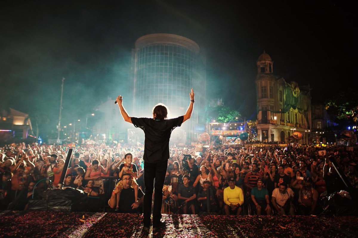 carnavalrecife's tweet photo. Foi lindo, @Lenineoficial. O Recife te ama! ♥️ 

📷 Fotos por Diego Nigro

#CarnavalDoRecife #Lenine #Carnaval2023 https://t.co/7DZ5VtIQiG