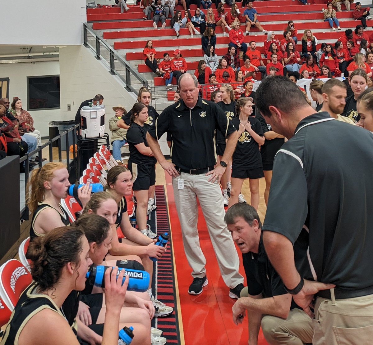 Girls final
Bentonville 44, Fort Smith Northside 42
<a href="/BvilleGirlsBB/">Bentonville Girls BB</a> goes on the road to earn the 6A-West conference title. What a battle.

Lady Tigers guided by Abbey Sanders &amp;  Sam Rhuda scoring 12 points. Lady Bears led by 18 points from Karys Washington.
#PrepRally #ARpreps
