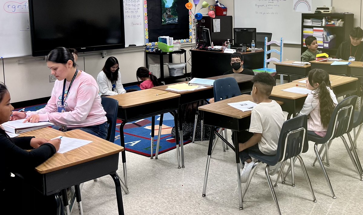 StephensES_AISD's tweet photo. We were excited to welcome back @AvalosPTECH students! They come weekly to support our scholars. @iliana_kd @DrFavy @drgoffney @AP_Arcos27 https://t.co/S73rLIidgJ