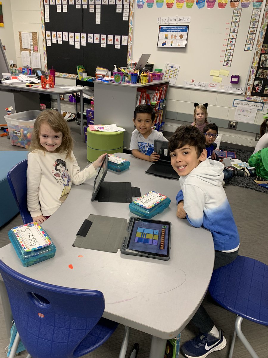 SlusherKinder's tweet photo. Applying phonics, reading, and writing skills independently during Literacy Stations! https://t.co/rn6vQXmFLv