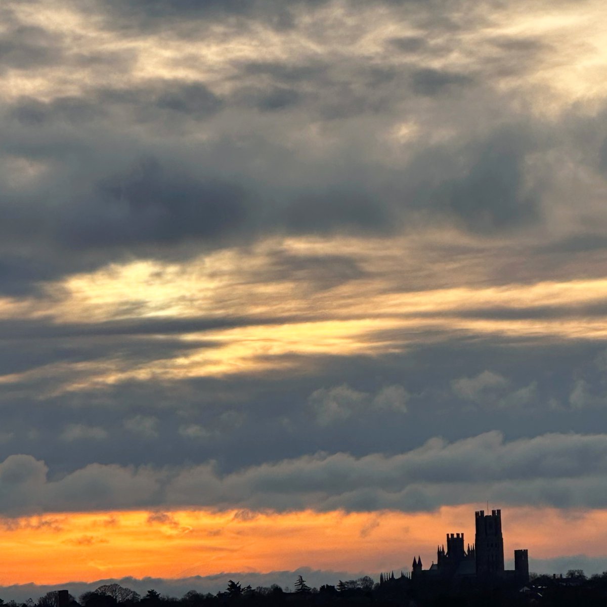SaraTEvans's tweet photo. These beautiful half-lit mornings as I drive to work… celestial knickerbocker glory skies with an ancient cathedral chaser… https://t.co/ySQ74pOdmo