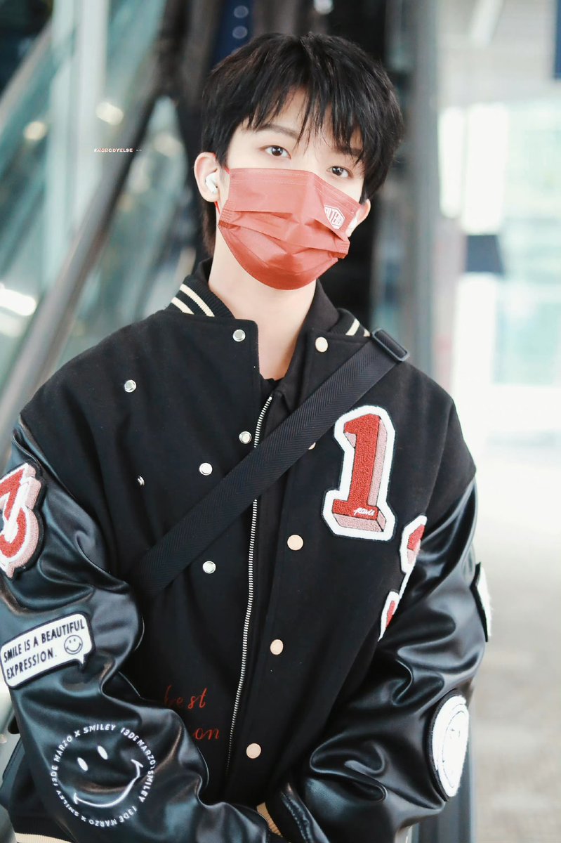 SUNYIHANGTH's tweet photo. ꒰📸⤾· 230222 🐱#ซุนอี้หาง ✈️
©NOBODYELSE | 孙亦航

#SunYihang #孙亦航 https://t.co/KEZCVwv4HD