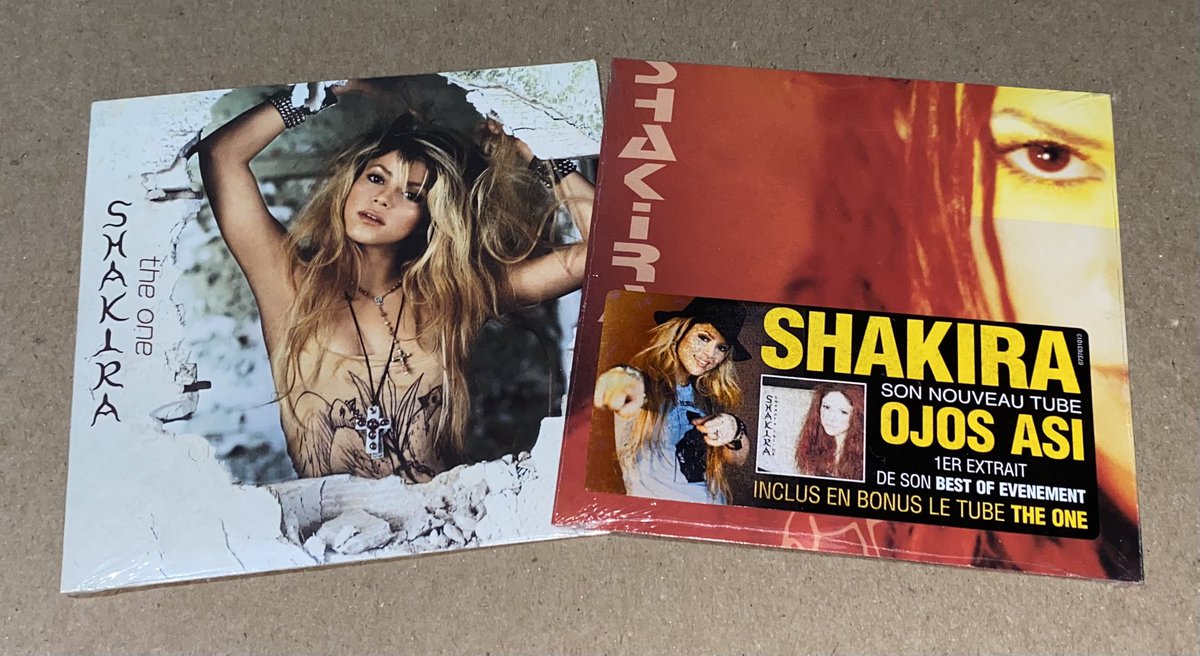 shakirillo's tweet image. Llevaba varios años buscando estos 2 sencillos de Shakira, nuevos y sellados, y sin querer los encontré donde menos lo esperaba. Por fin hoy los recibí… 🙌🏼 #Shakira #TheOne #OjosAsí #LaundryService #GrandesÉxitos #CDSingle #Netherlands 🇳🇱 #France 🇫🇷
