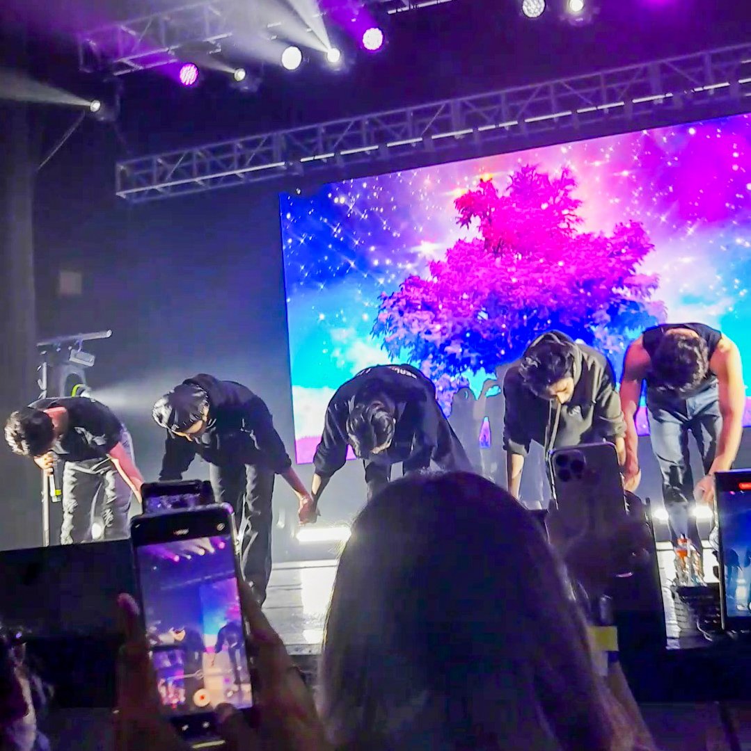 nabikkochip's tweet photo. Abro hilo de mis impresiones de oneus luego del concierto en chile:
@official_ONEUS #REACH_FOR_US
#OneusInChile #ONEUS https://t.co/nipw0tgKCt