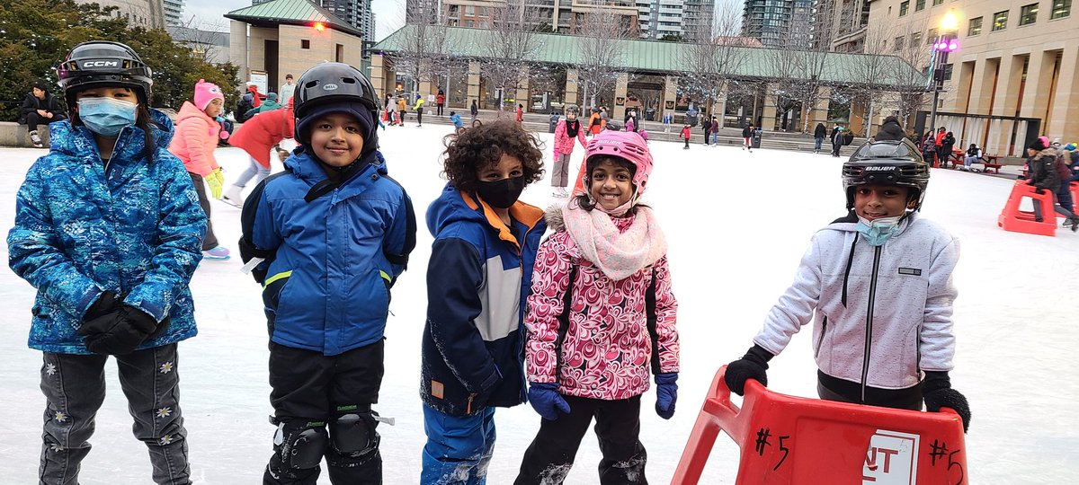 catherine2t's tweet photo. @c_hadfieldps Had a awesome #familyskatenight at @MississaugaCS. Mishka couldn't get enough of it. It was also great to meet the kids and the teachers outside of the school environment. Thanks for bring this back. We all had a lot of fun. https://t.co/sxUICvgAfG
