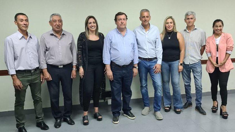 carlosbanacloy's tweet photo. Gracias @Weretilneck 
Gracias a los candidatos por acompañarnos!

#juntosaca✅
#orgulloroquense
#esahora
#esconvos🟠🟢 https://t.co/rtQMSFGZDs