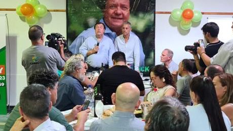carlosbanacloy's tweet photo. Gracias @Weretilneck 
Gracias a los candidatos por acompañarnos!

#juntosaca✅
#orgulloroquense
#esahora
#esconvos🟠🟢 https://t.co/rtQMSFGZDs