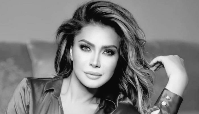 يا حواء.
لا تعشقي رجلا يصفك بالسماء حين الوصال
ويخسف بك الارض السابعة حين الغضب
بل إعشقي....من يراك اميرة في كل الحالات
فمن يحب  بصدق لا تتغير  ترددات  قلبه

                      🏹🖤