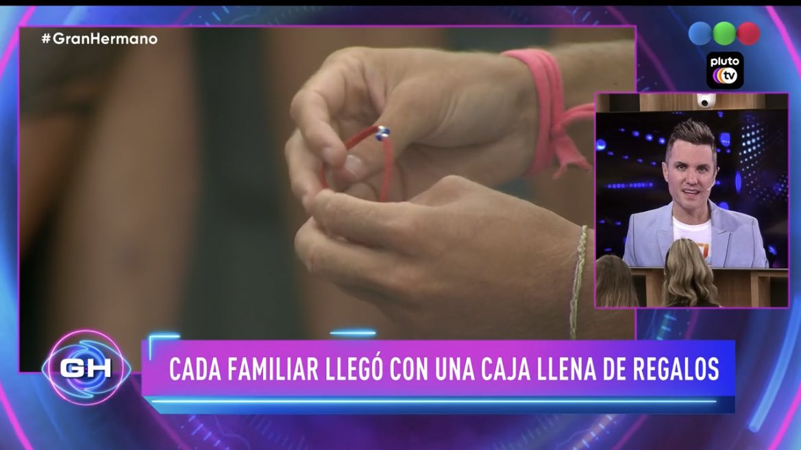 eeemiliano's tweet photo. El regalo de Vale para Marcos: fotos de su familia incluyendo una donde se reunieron todos para apoyarlo, golosinas y una pulserita de su madrina. 

#GranHermano https://t.co/gHTLoHx85q
