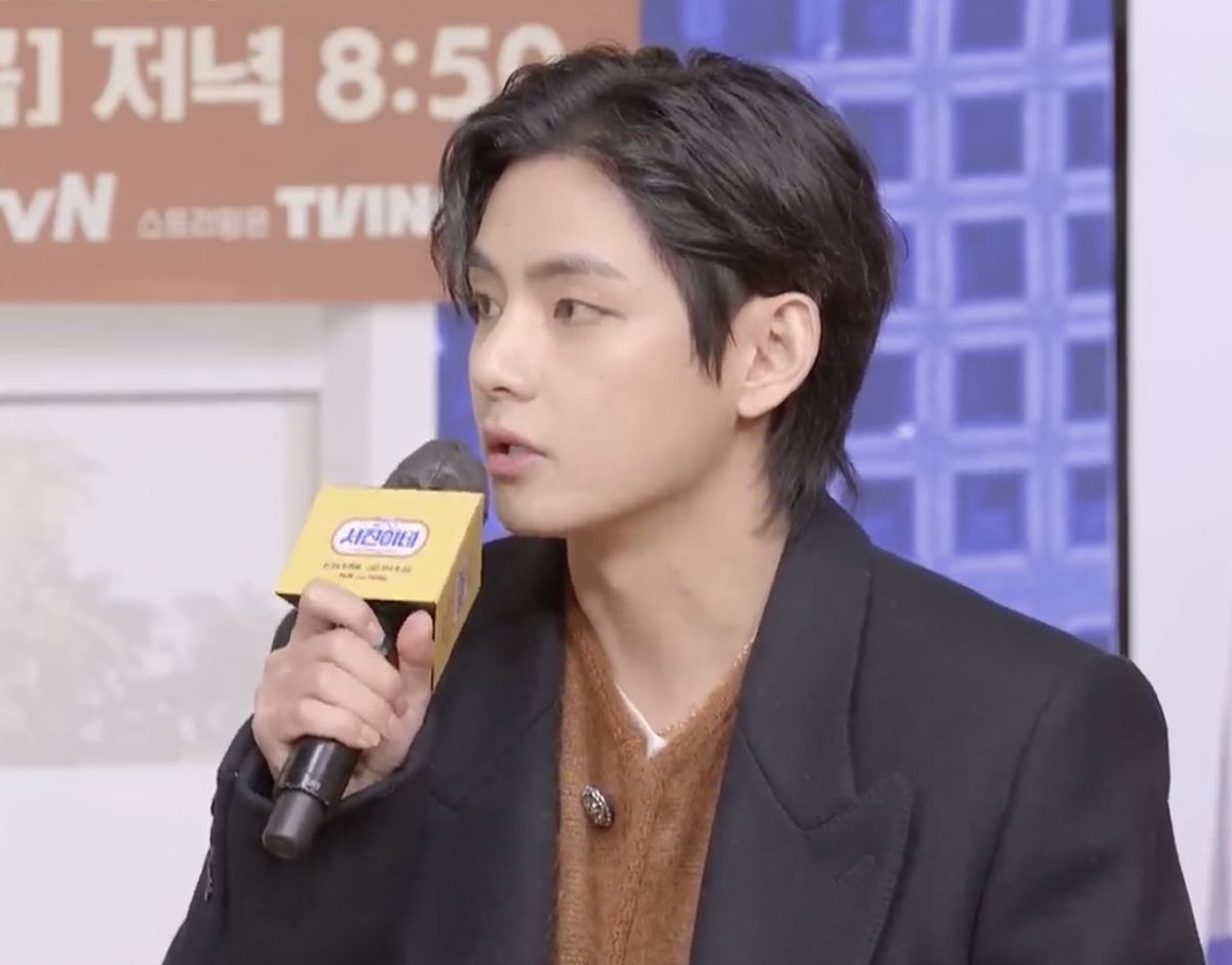 KTH_Nepal's tweet photo. SEOJINS PRESS CONFERENCE | V

Q. What r u going to show us in Jinny’s kitchen? 

🐯: I was expecting to be a server. I was surprised when I had to cook. In BTS, I’m the worse cook. I couldn’t stop thinking why me? After some cooking, I realize cooking can’t be fun. https://t.co/goXRMuYUbz