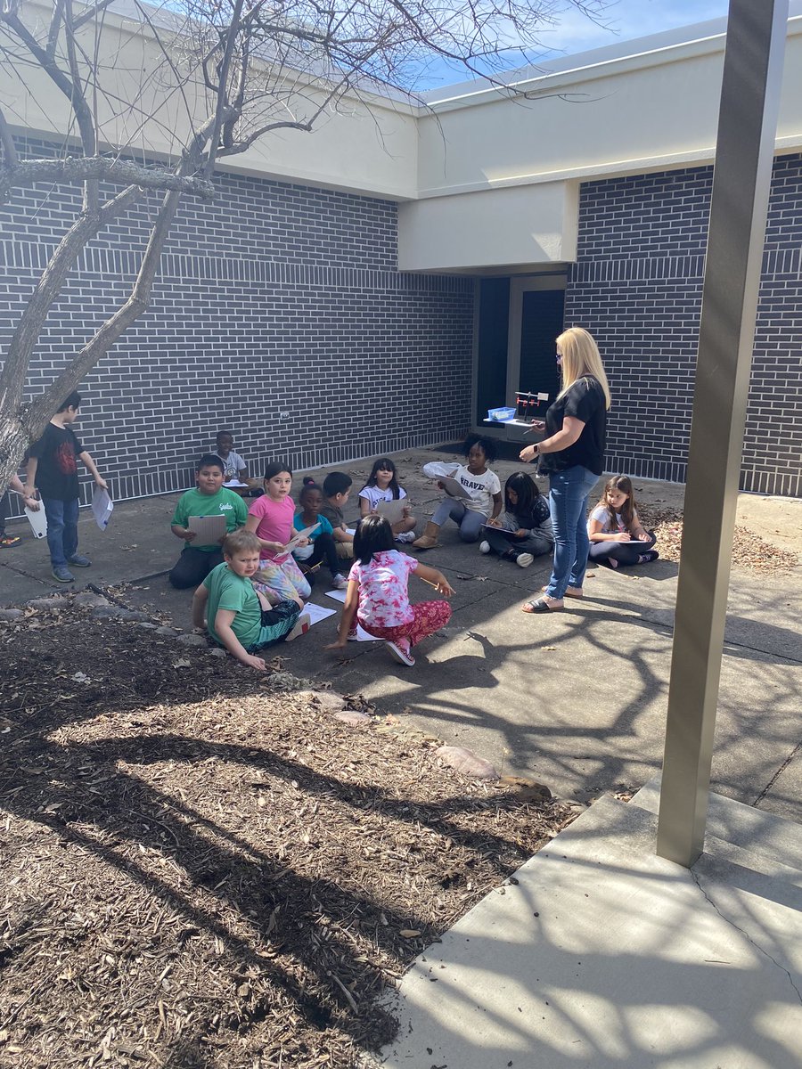 KoriHaverstick's tweet photo. Second grade classes took their learning outside on this beautiful day! @MissCress @DeganElementary https://t.co/JfWrnTKIoL