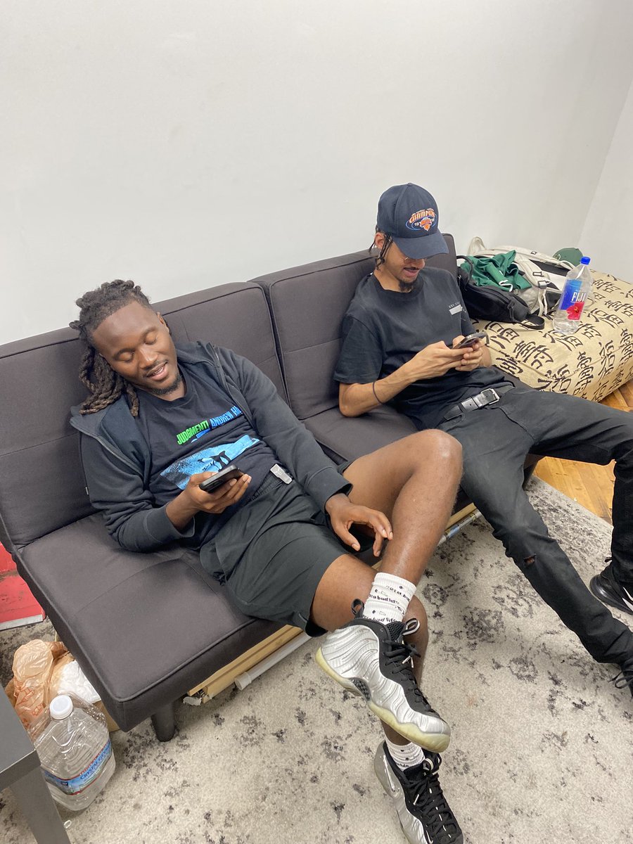 _Last_Call's tweet photo. finishing touches on “I’ll Explain Everything” with my bruddas…March 15th @RealDappa @muddy_taylor @9GodAlpha https://t.co/zCsZ3HTYnM