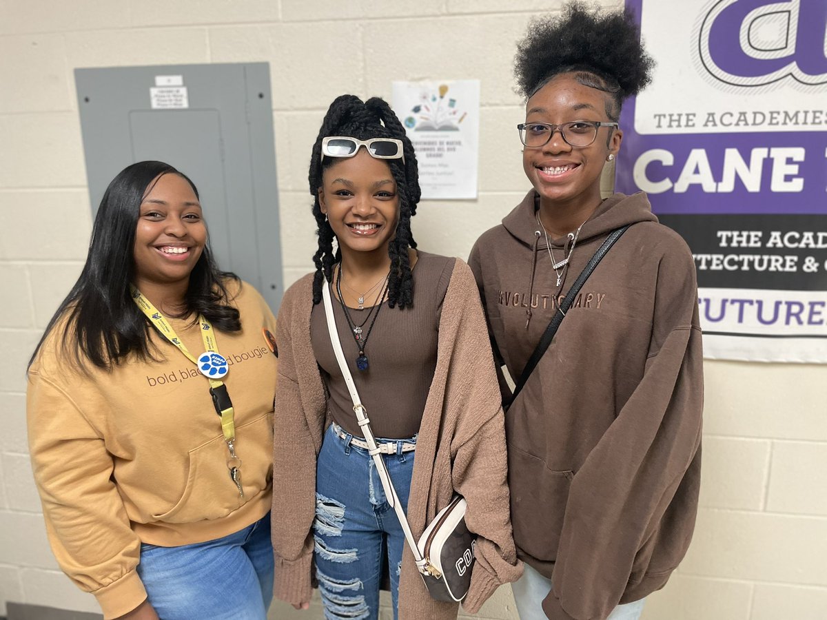 Alyssa Cruz (@cruzinhistory) on Twitter photo Spirit week and of course our 8th graders are showin up! #BHM <a href="/AntiochMSBears/">Antioch Middle School</a> #amspride #ams Spirit week and of course our 8th graders are showin up! #BHM <a href="/AntiochMSBears/">Antioch Middle School</a> #amspride #ams