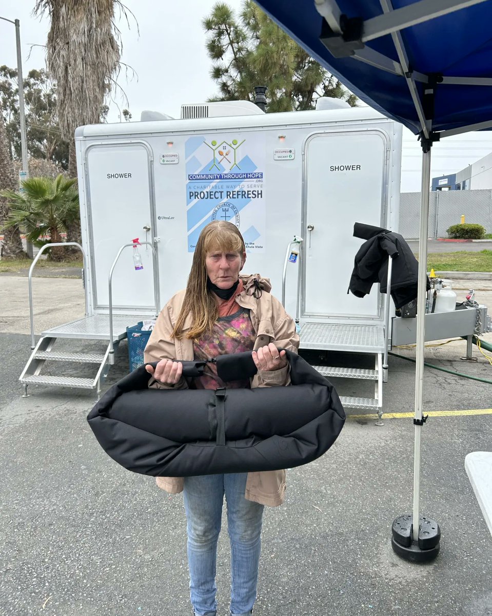 CTH465's tweet image. Thank you so much to @LuckyDuckFound for donating sleeping bag coats to our clients/the unsheltered community in the South Bay. We gave them out today during our weekly mobile shower program, #ProjectReFresh.