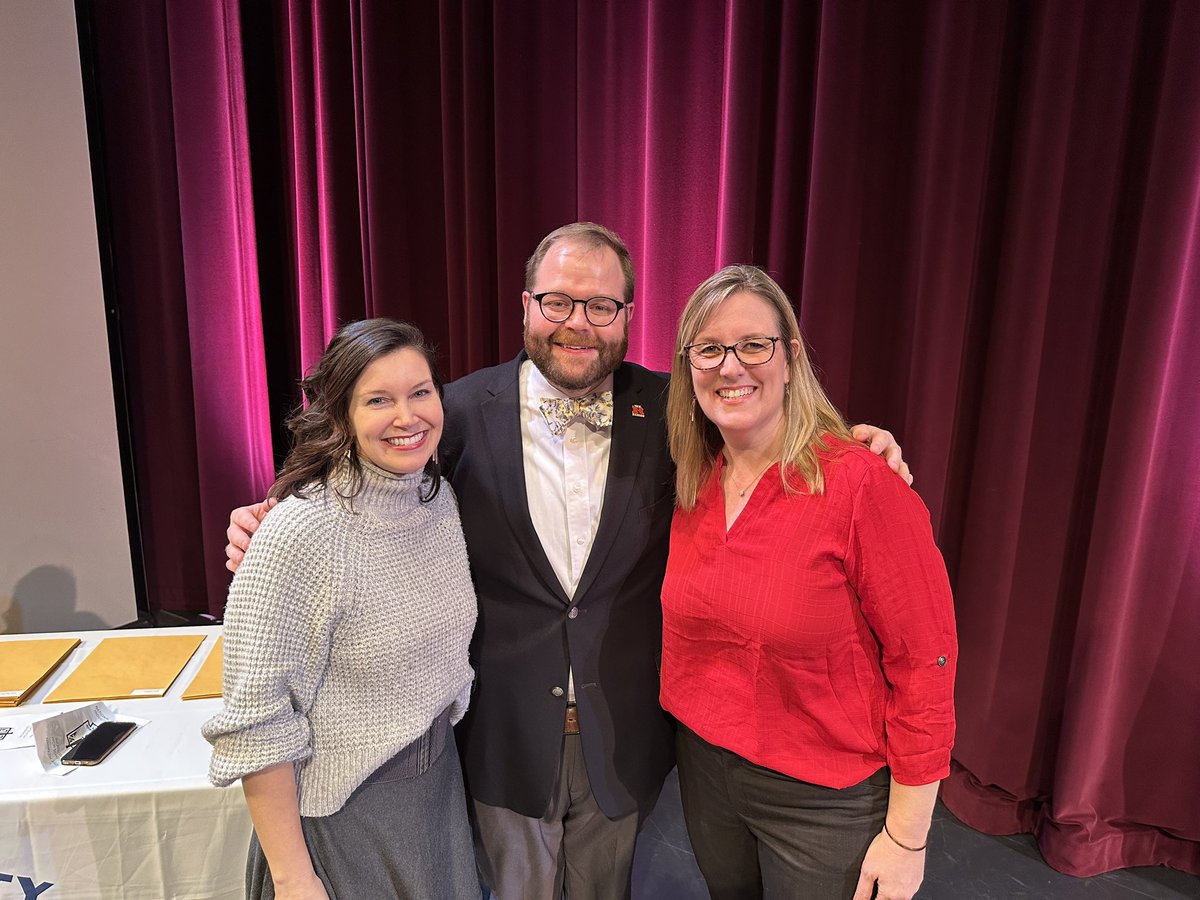 Derek_Worch's tweet photo. Congrats to our newest National Honor Society members!

Thanks to our seniors who led the ceremony &amp; juniors who served as ushers. And thanks to Dr. Wright, @allin4RCSkids, Mrs. Stults, Mrs. Brunton, &amp; @raewoolpy for joining our members this evening. 

@wearrrichmond @LearnatRHS https://t.co/A54vCYVSuI