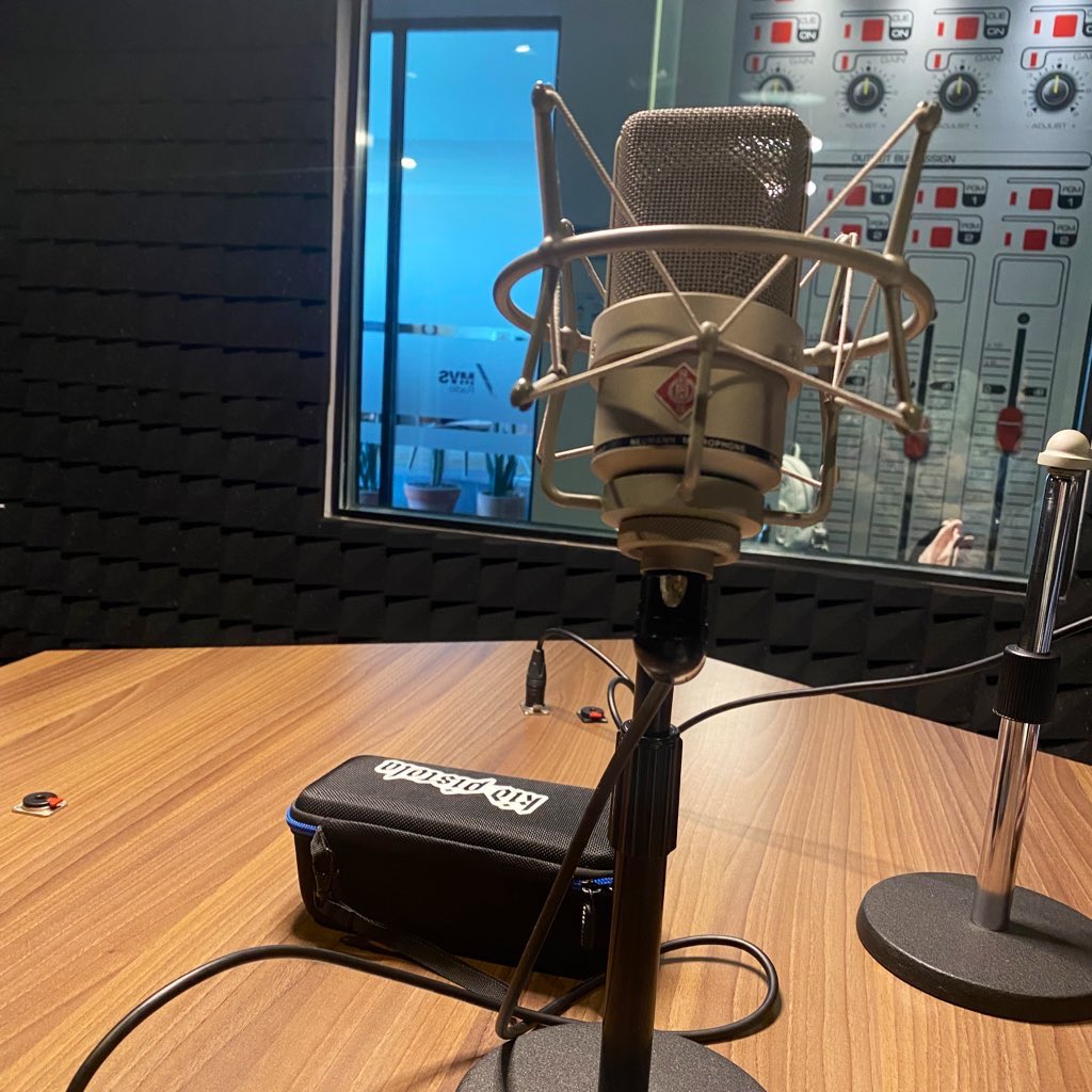 _anaitz's tweet photo. 🫶🏼🎙️
Photo dump de mi primera vez en la radio 🥹 

190223 la primera de muchas 🤞🏼 https://t.co/jaUZ3eYuaA