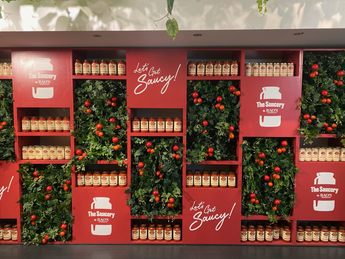BFloralnyc's tweet image. Whether you're looking for a photo moment or a place for your newly launched product/brand logo to live, a branded backdrop is a great way to showcase new products and make your brand visible at an event🌸 #bfloralnyc #brandedevents #branded #photomoment #productdisplay