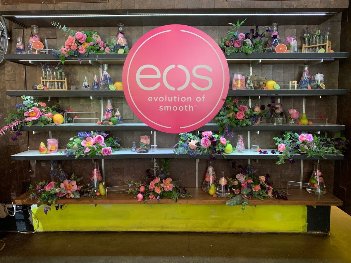 BFloralnyc's tweet image. Whether you're looking for a photo moment or a place for your newly launched product/brand logo to live, a branded backdrop is a great way to showcase new products and make your brand visible at an event🌸 #bfloralnyc #brandedevents #branded #photomoment #productdisplay