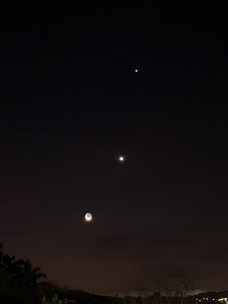 jazazmo's tweet photo. Moon- V - J https://t.co/yvAF4SRWLN