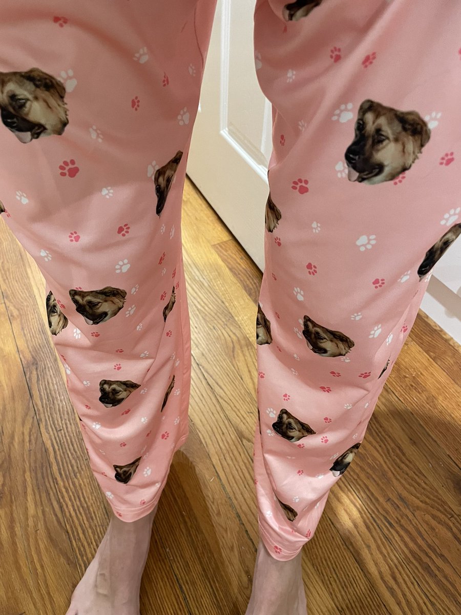 KellyJacobs417's tweet photo. If you’re not wearing clothes with the face of your furst born on them, you’re not doing it right https://t.co/7gaB6uQc5Q