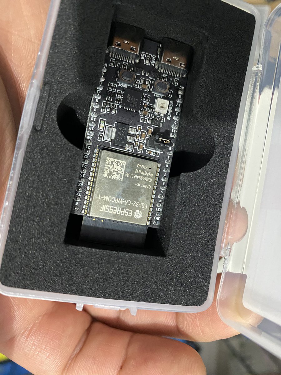 geekgeniero's tweet image. Finally I got the new #esp32c6, it comes with a note that is not the final product, but still happy to give it a try, #zigbee and #matter here we go!