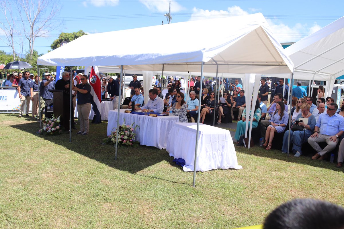 mario_arce1's tweet photo. Esta mañana estuvimos presentes del Consejo de Gobierno ampliado en la Zona Brunca. En Incofer estamos analizando las diferentes oportunidades que presenta la región, tanto para un eventual retorno de las operaciones ferroviarias
1/2 https://t.co/SS23pZBLwK