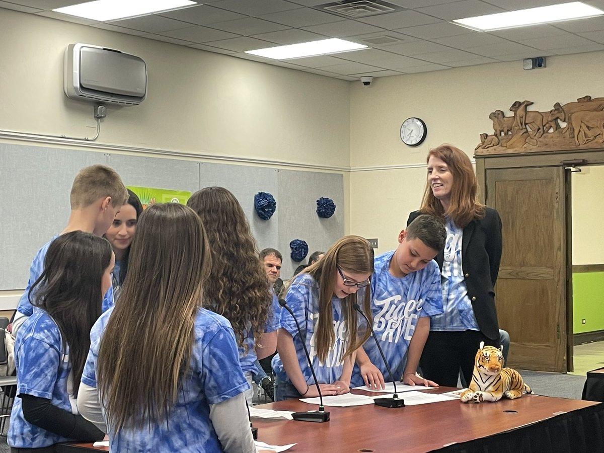Favorite part of <a href="/NSSD112/">North Shore SD 112</a> board meetings! TY <a href="/IndianTrailScho/">Indian Trail School</a> leaders, staff, Ss, &amp; families for making this such a memorable presentation. #112Leads