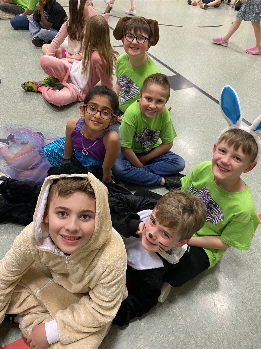 crystalriestx's tweet photo. The Best Pet Show Ever performed by our Spectacular Second Graders!  Thank you @singingandi and @WSESTheatre for all your work with these students!  What a great performance!!! @WSESWildcats #wseswildcats #celebratekisd https://t.co/HwAJqZRQt7